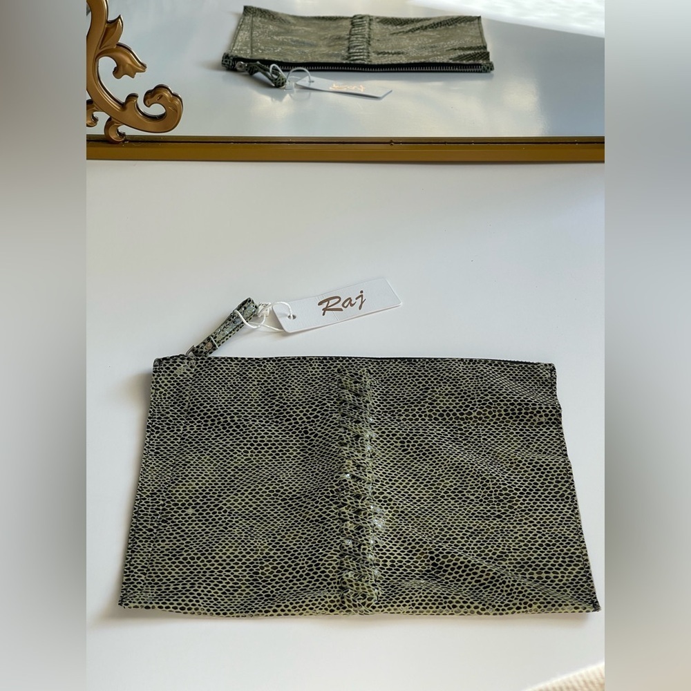 NWT Raj Anthropologie Green Snakeskin Print flat zip clutch/makeup bag